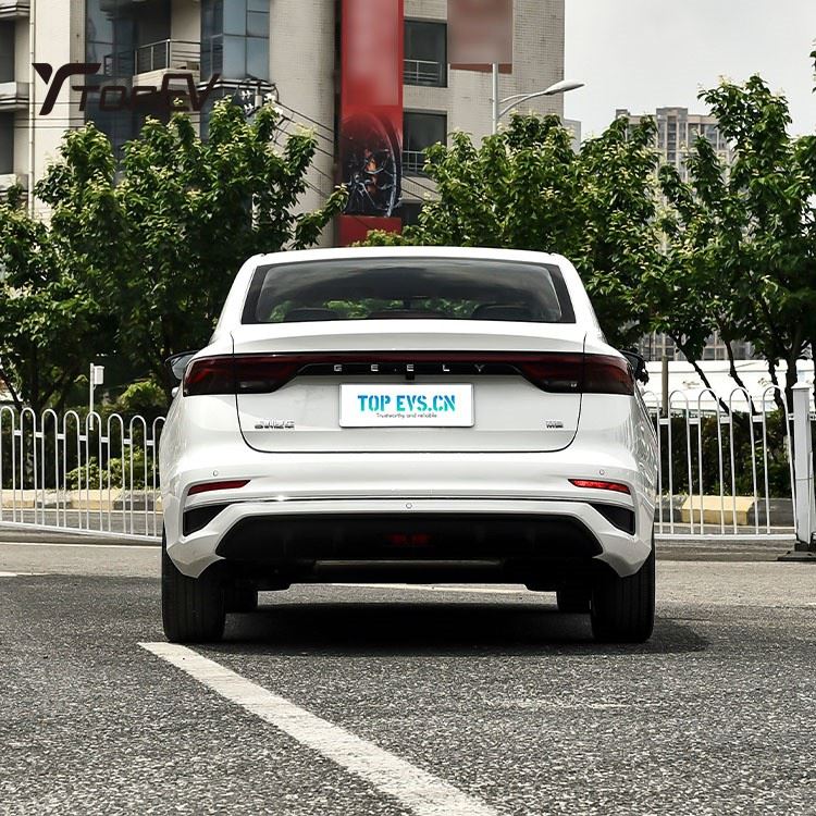 Автомобиль 2025 Geely Emgrand 1.5L с бензиновым двигателем Автомобиль 2025 Geely Emgrand 1.5L с бензиновым двигателем