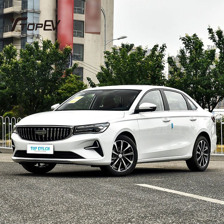 Автомобиль 2025 Geely Emgrand 1.5L с бензиновым двигателем Автомобиль 2025 Geely Emgrand 1.5L с бензиновым двигателем