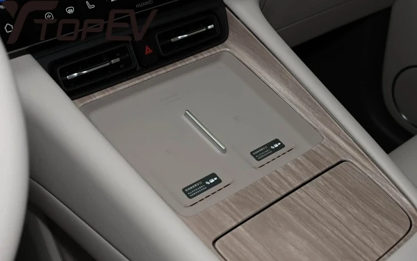 aito m6 interior
